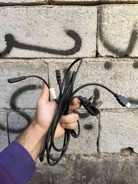 بلي 4 سلم .ذاكرة 500 GB نظيف .ملحقاته كامله بس جوستكات عاطله .مع 7 اقراص العاب . بلي اونلاين غير مهكر . السعر 290 وبي مجال 🛑 واذا تريد انطيك اليدات هديه وياه وانت صلحهن اليدات الاصليه يتصلحن . مكاني ديالى جديدة الشط الرقم ***********
