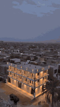 نكول يا الله 🤍 فرصه استثمارية
بناية تجارية 3 طوابق طابو صرف بسم شخص واحد ( للإيجار او للبيع حسب الرغبه ) المساحه 200م الواجه 20 النزال 10 
البناية جاهزه من كلشي شغل مودرن ارقى مواد و تصميم….
وبيه شقه ديلوكس منفصله ترهم هم عياده البناية من الداخل جاهزه تصميم مودرن
(البنايه ما مستعمله جديده بناء حديث درجة اولى)
————————————
تتئجر 
عيادة دكتور 
مركز تجميل 
عيادات تجميل اسنان
تصميمه مصمم لذالك
او شركه او شركات نقل تصلح لك شي
——————————————
العنوان الحله بابل/ شارع مستشفى التركي/ مقابل مول اهل الخير الي في شارع الطهمازيه
 للاستفسار ***********
