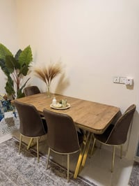 جديد • ٦ كراسي • خشب زان`,`مراية مخزن`,`هوم سنتر`,`مستعجلة