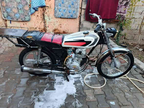 سلام عليكم دراجه يرانيه نضيفه كهربايات كلهن شغاله عوزه بس باتري سعر ب 300الف وبيه مجال بسيط رقمي ***********
