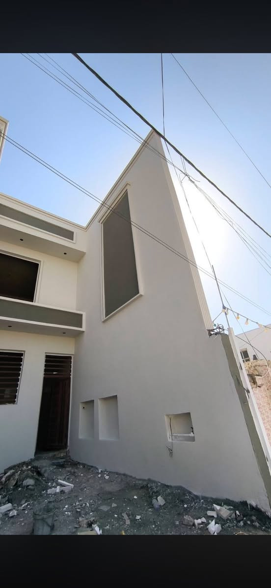 دار 200 متر للبيع 🏠
حي الفرات بظهر شارع المستوصف مباشرة على ساحة

بناء جديد طابقين ✅

تستلم مفتاح جاهز ✅

يحتوي الطابق الارضي/ غرف عدد 2 + صالة كبيرة + مطبخ حار وبارد + استقبال كبير + مجمع صحيات داخلي خارجي + كراج ✅

الطابق الثاني/ غرف عدد 2 + صالة كبيرة + مجمع صحيات + سطح ✅ 

للأستفسار الاتصال ☎                                                          *********** أو موراسله
