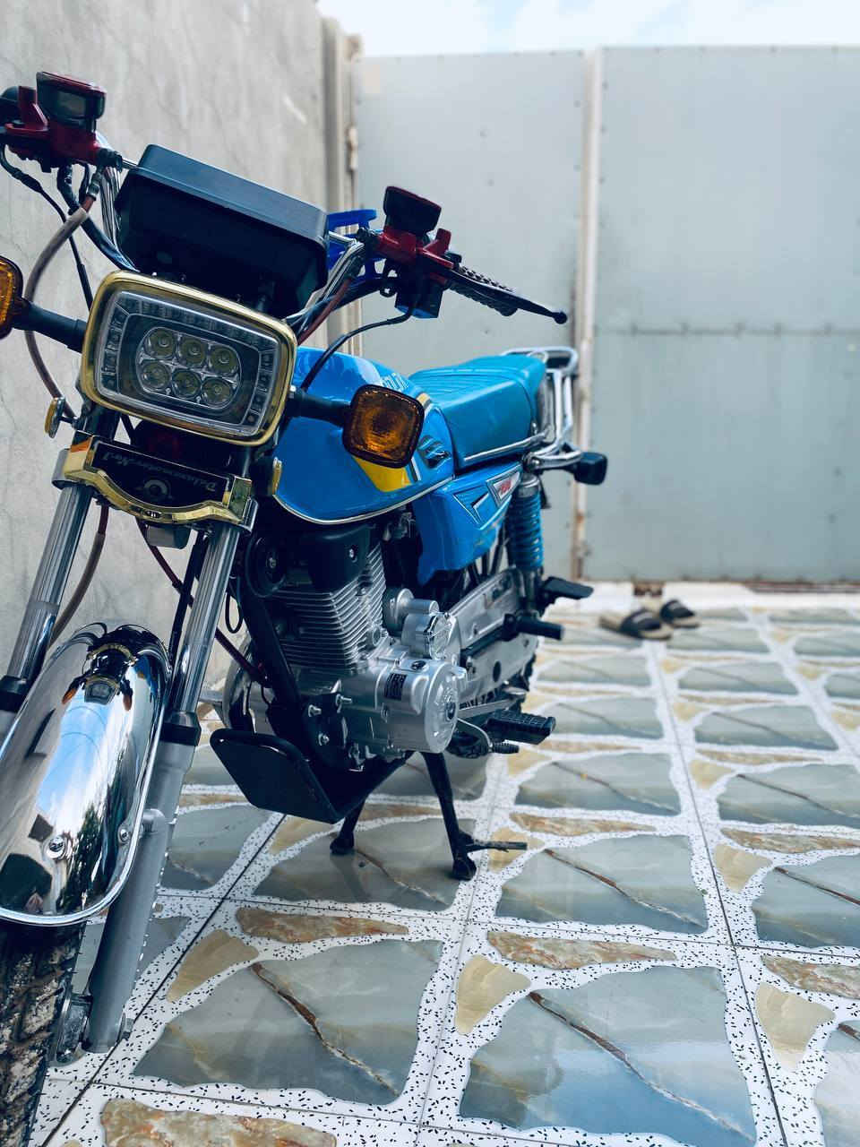 سيفان موديل 24نضيفه اوراق كامله لون مميز
للبيع وذا عندك مراوس عادي 
المكان بابل الحمزه الغربي اتصل وبيك خير وتدلل 
***********
