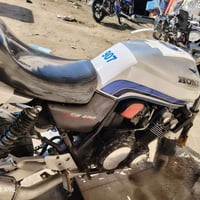 سي بي 400 • نضيفه • ما بيه اوراق