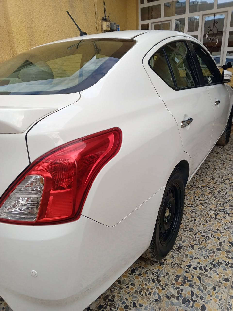 نيسان سني مصري موديل 25 شمالي السعر 125وبيهه مجال جديده مكان بغداد ***********
