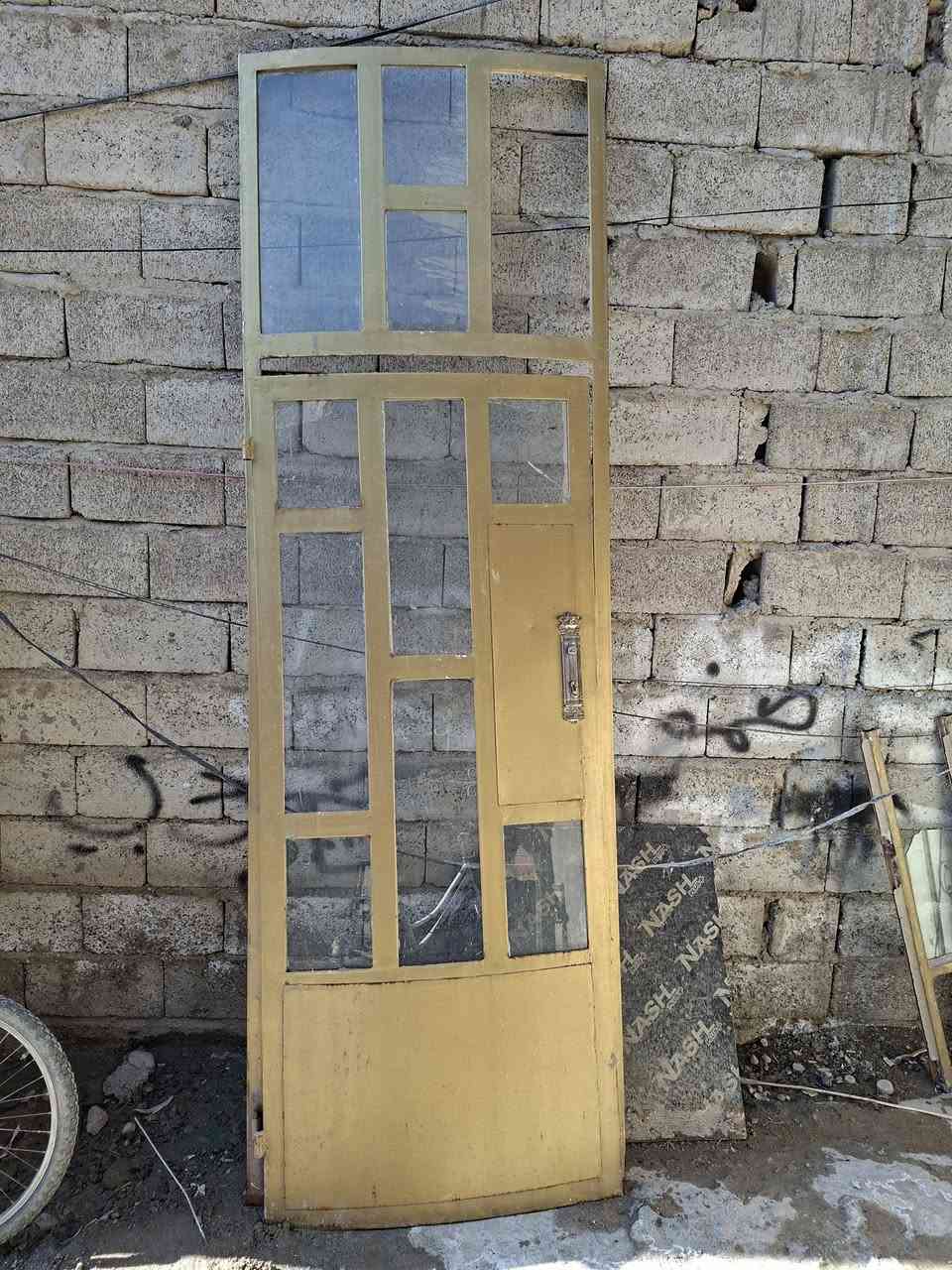 السلام عليكم باب مقوس عرض 90 سم ارتفاع مترين وسبعين للبيع سعره 125 مكاني الدوره *********** وتساب
