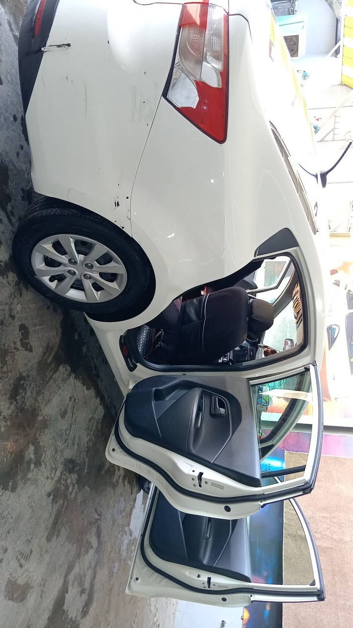 كيا ريو موديل ٢٠١٣ وارد... ضرر صبغ  البنيد فقط.. سياره جاهزه ما ناقصها اي شيء.. تخم تاير.. تبريد تدفئه... مانع انزلاق... نضام ايكو... جام كهرباء...منضومة غاز شادلها.. السعر 95 ورقه.... ***********
