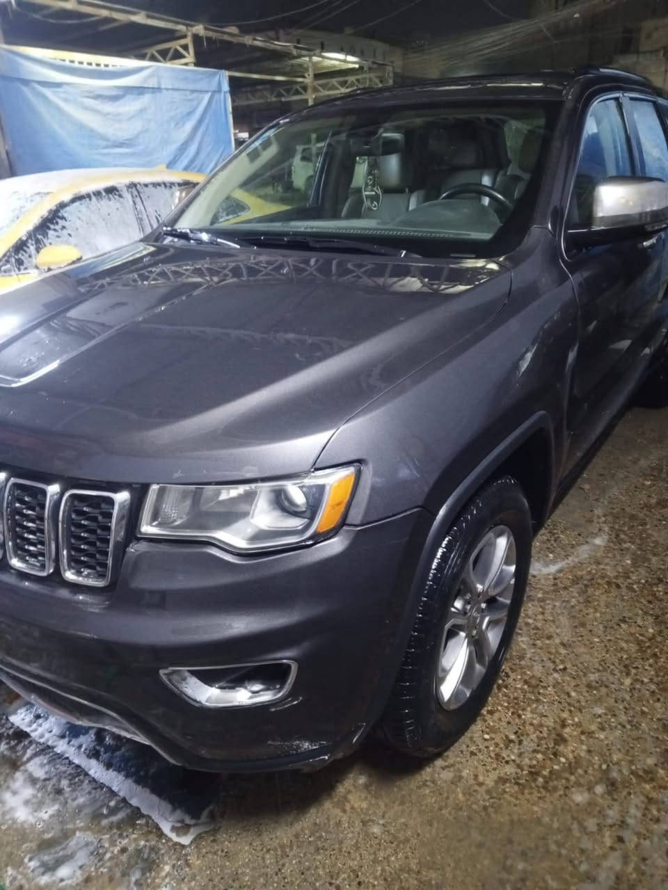 السلام عليكم اخوان للبيع جيب موديل 2017 رقم بغداد الدولي بسمي شرط تحويل رقم وسنويه وهزه كله جديد سياره محرك 6 سلندر كير مكينه داخل ميكانيك كله جديد ونضيف ماشيه 68 الف حقيقي السياره بيها مكانات صبغ وبيعلك عام السعر مناسب لشراي للاتصال بل رقم *********** مكان السياره بغداد بغداد, العراق
