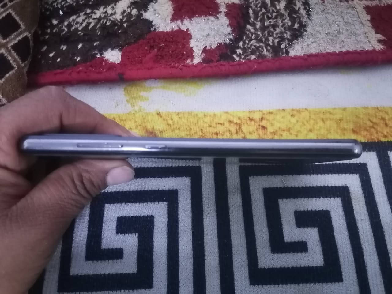 السلام عليكم تلفون اي72 لبيع مستعجل السعر ٩٠/***********
