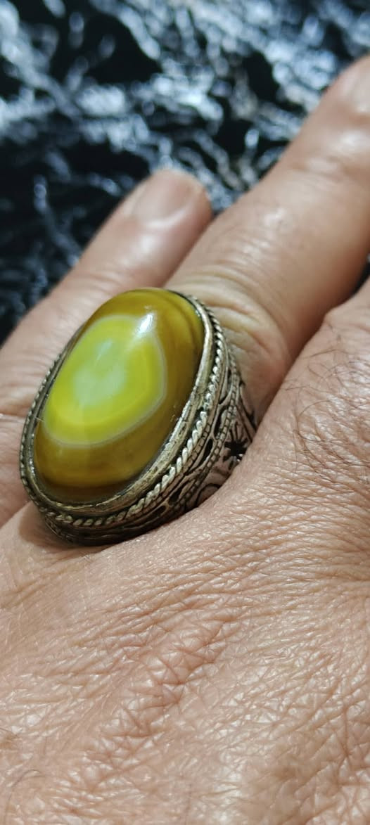 سليماني عين وحده خشنه قديم كلش وصياغه قديمه وثقيله بلاش 150 قفل


**إذا كنت صاحب هذا الإعلان وتريد حذفه لأي سبب، رجاءا أرسل رسالة إلى الدعم الفني**