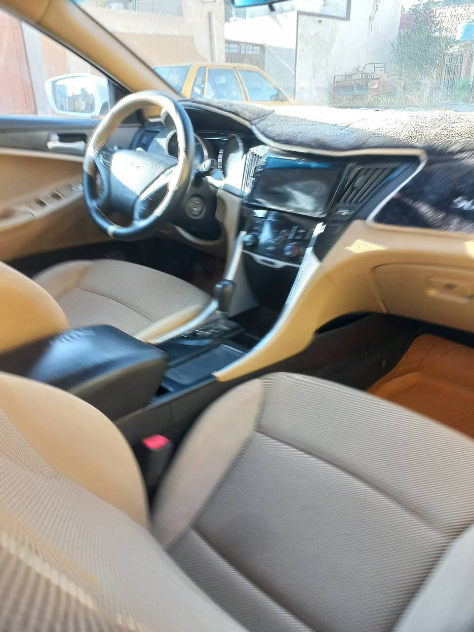 السلام عليكم سوناتا اا خليجي بنرامه شفتات استرن تحكم استيرن شاشه كبيره حساسات امي مافي محرك2400 دوش أسير مرئي 3قطع فقط رش مكفوله من الحادث التبديل الشواصي الغودارباك كله سليم ***********
