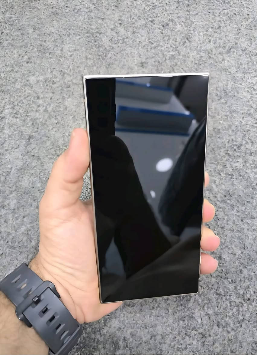 السلام عليكم جهاز S24 Ultra نضافه 100/100 دبل شريحه 256 كامل ملحقاته مع ٤ كفرات ماركه السعر ٩٠٠ قفل او مراوس مع ايفون 16 برو ماكس ونطي فرق  العنوان بغداد ***********
