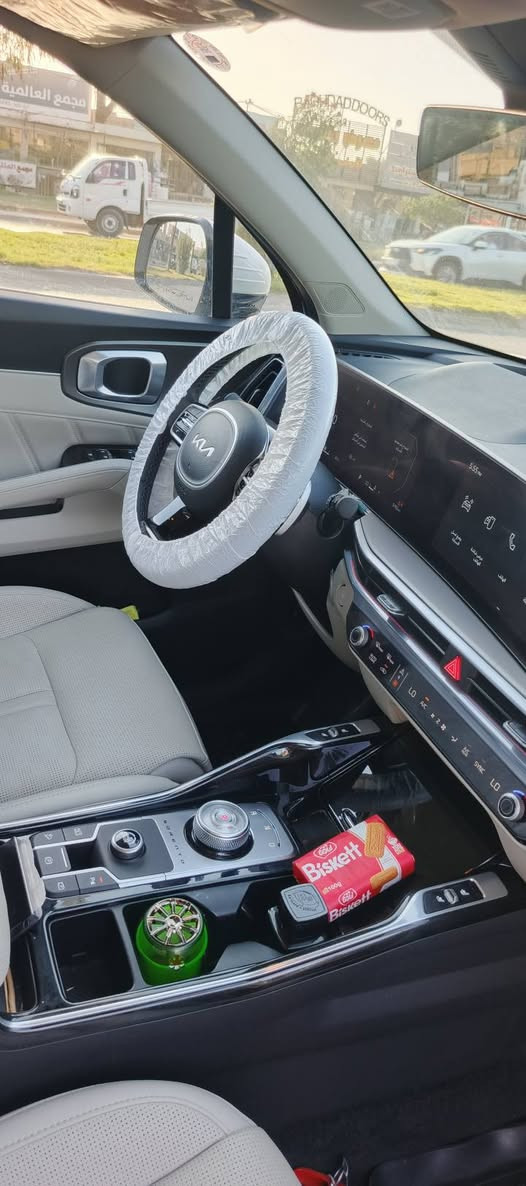 كيا سورنتو فول واحد على واحد ماعدا بانو راما 
موديل 2025 رقم اربيل ماشيه 5000km
كشنات جلد
تدفى وتبريد
خزن كشنات 
كاميرات محيطية
حساسات
صندوك كهربائي
ويل حجم 20
تقديم بلرموت
تشغيل عن بعد
كير موس
محرك 6سلندر
داد شوب
مودات قياده
دوسه صعود
7راكب
ضمان شركه 
السياره بيها رصعه باشم البنيد ومعدله بارد بدون صبغ
رجع سياره عليها وهيا واكفه
تعديل 1/1
الاتصال ***********
السعر 4800000 مليون
