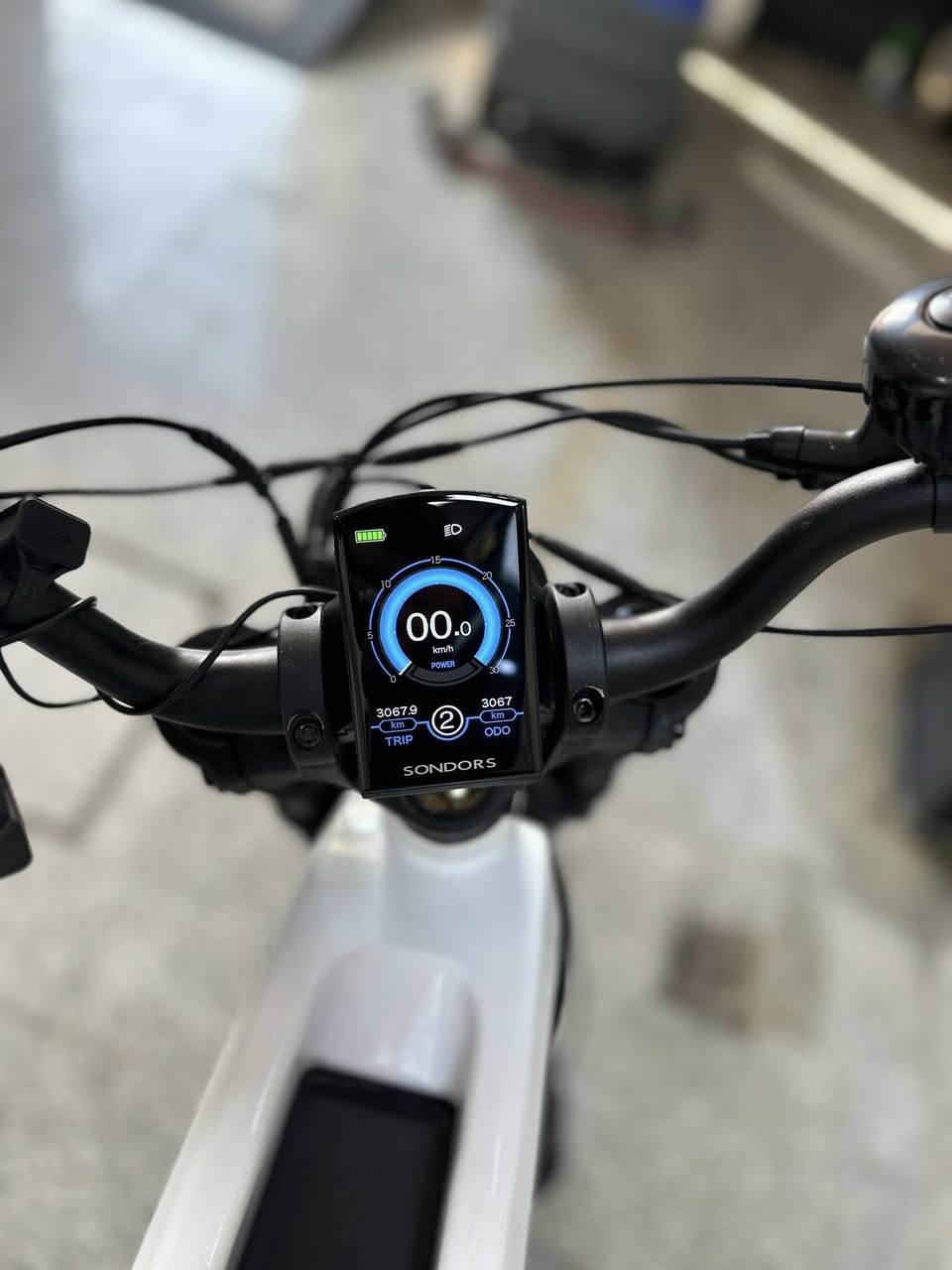 السلام عليكم بايسكل شحن ماركة ساندروز مكينة شيمانو سرعتة 50 يشتغل بايدر وحد و سكليتر وحد يقطع مسافة 55 كيلو صار 6 اشهر منزلة السعر 700 وبي مجال الله شاهد هذا مو سعرة بس لان مستعجل على بيعته متواجد فيس و واتساب 
***********
