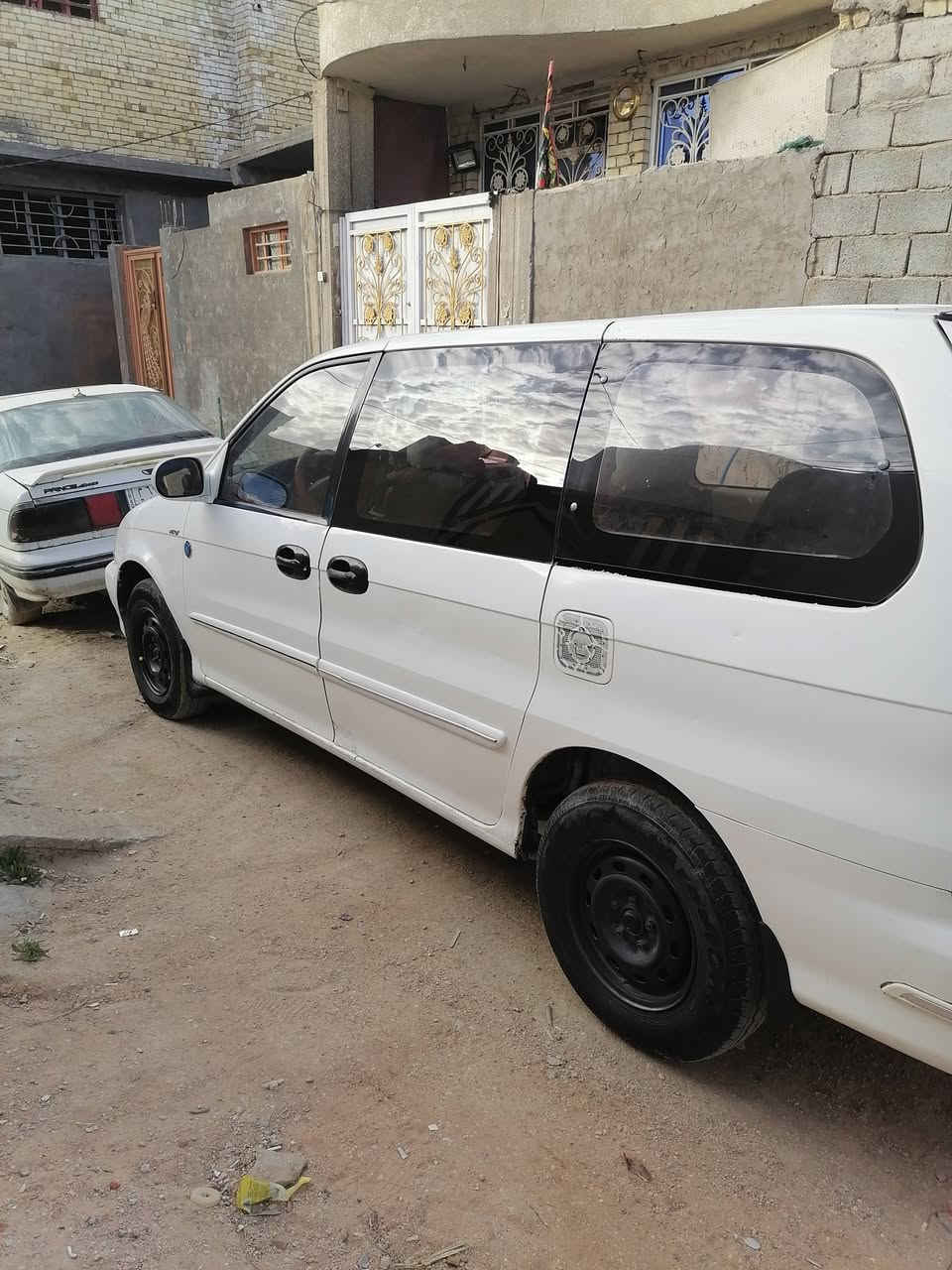 السلام عليكم اخواني ..عندي.هاي السياره كيا كرنفال موديل ٢٠٠٠ مكينه مسكر كير عادي السياره مال جناي مكينه وكير حلوات تبريد نقص كمبريسر ..سنويه لل٣٠ بسمي مشروع وطني .مكان السياره بكربلاء 
اريد مراوس بكيه حمل على باب الله اريد استرزق اخوتي الي عنده ليقصر
***********/***********
