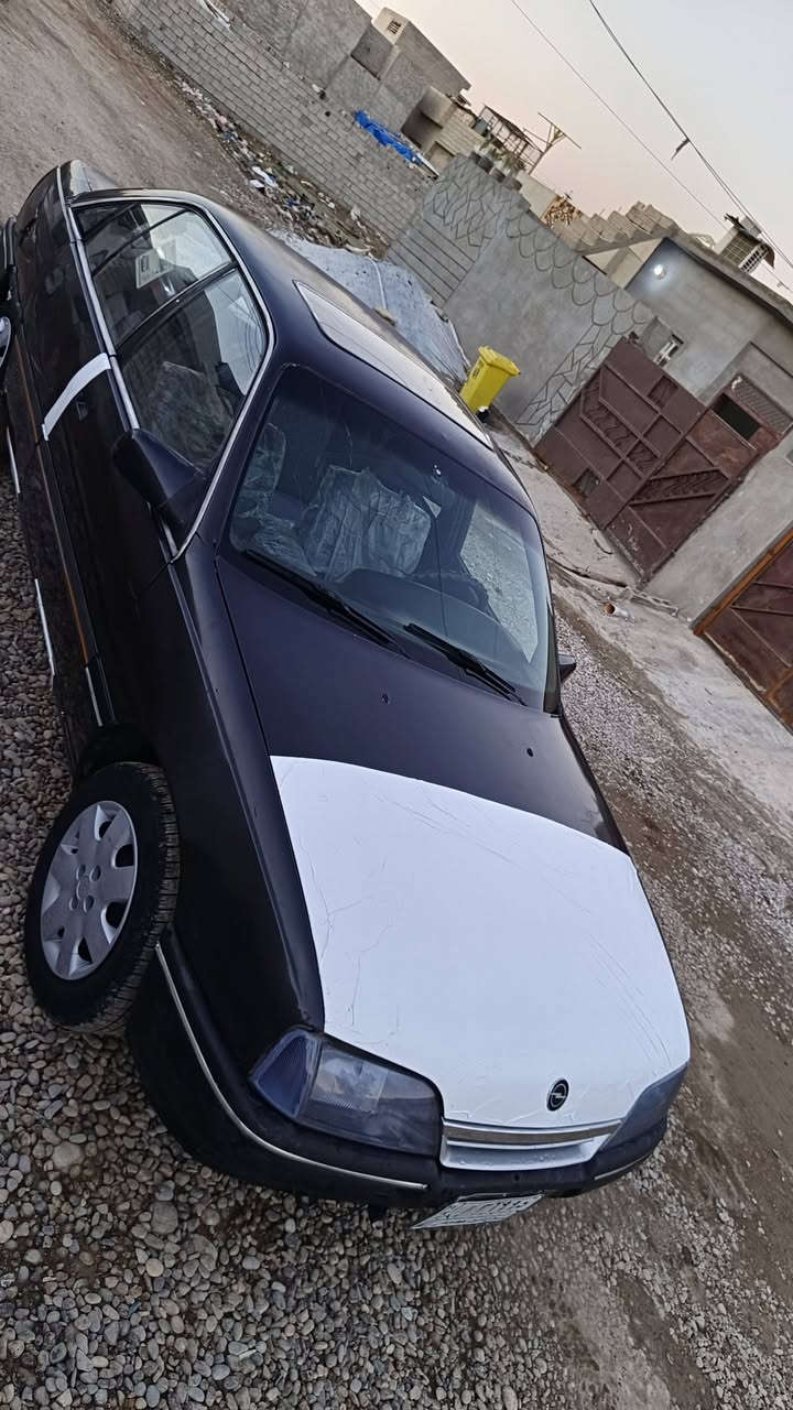 اوميكه السنويه مشروع وطني 2028دفتربانزين بيها كير محرك صدر شرط بدون حادث صبغ جماليه  اسلايت كهربائيّاة كلها تشتغل سياره جاهزه من كل النواحي موديل 1990(السعر25)للبيع ومراوس (***********)
