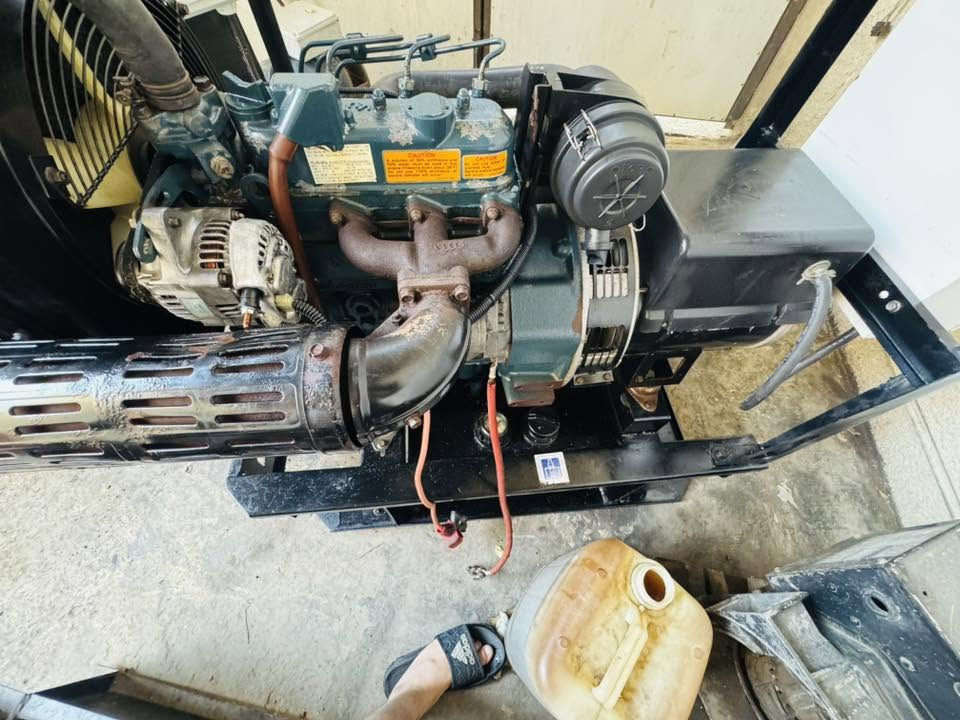 مولد كابوتا ياباني 3 بستم كاز حاوية 
بلادية مكفول من اي تصليح شرط برغي ما مفتوح بعدها بالماء الاخضر 25 أمبير سنكل 
راس توليد لوري سومر فرنسي 
اطفاء وتشغيل ذاتي بوردكشن حماية شاشة 
شاصي بلادي يحتوى على تانكي جديدة بمعنى الكلام اتعهد بيها من كل نواحي  السعر 17 ورقة مكاني بغداد 
***********
