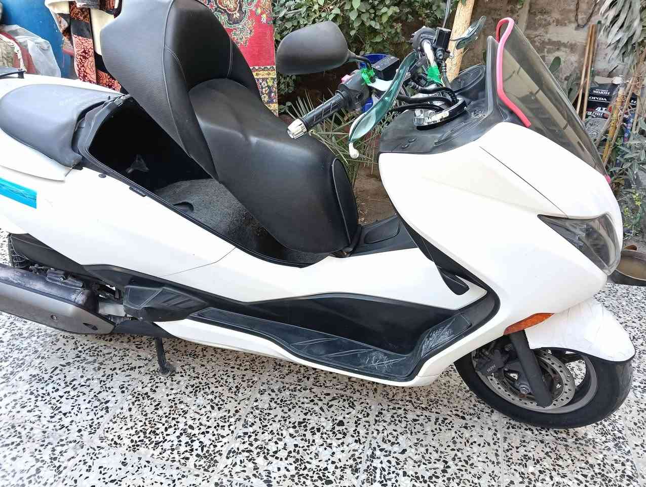 السلام عيكم دراجة فورزا 010 S7  
سعر 2مليون 
***********
