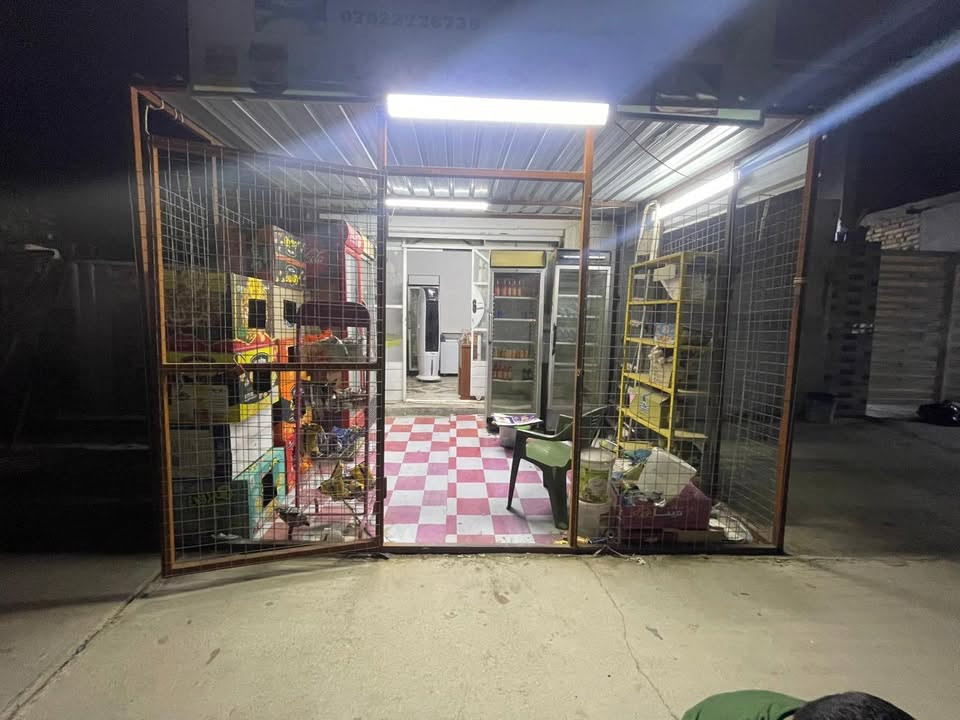 السلام عليكم محل غذائية للبيع
يحتوي على خمس برادات و3مجمدات طرحية
ورفوف ومحلقاتها وقفص خارجي
المكان الدخل المحدود
للاستفسار
***********
