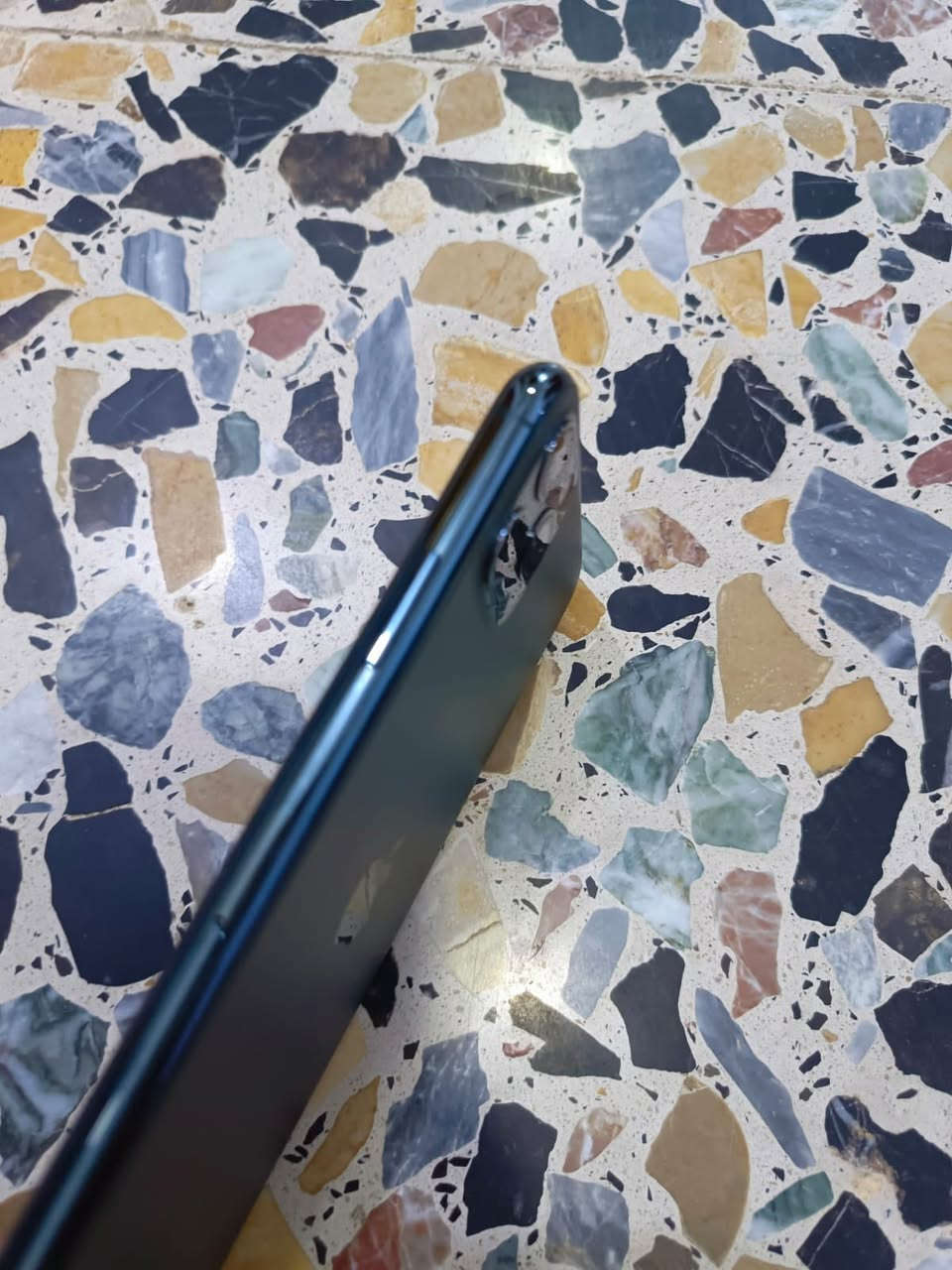 السلام عليكم ايفون 11 برو ماكس ذاكره 256 ماستر كارتونه مع شاحنه جهاز كلش نضيف فقط اكو خدش بل كلاس مامبين ابد سعره 325 الف بي مجال مكاني بغداد جسر ديالى رقمي ***********
