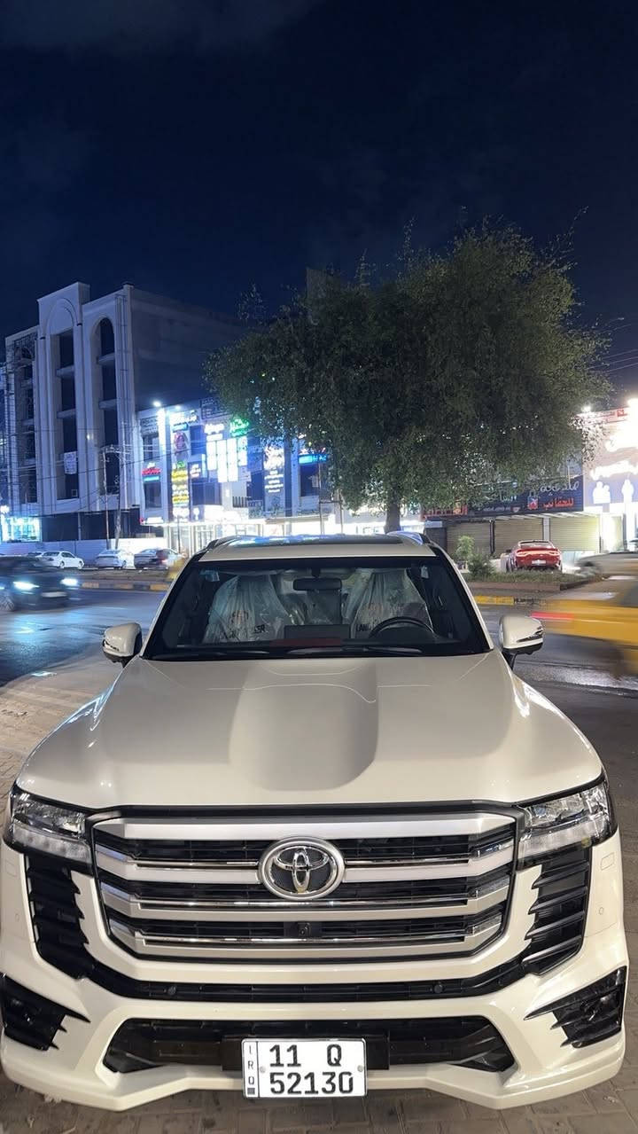 السلام عليكم
للبيع لاندكروز 
مديل 2024 
GXR
تون تيربو
جديده السياره 
داخل احمر 
ماشيه 5 الف 
مغلفه ppf 
رقم بغداد 

‎للستفسار ***********
