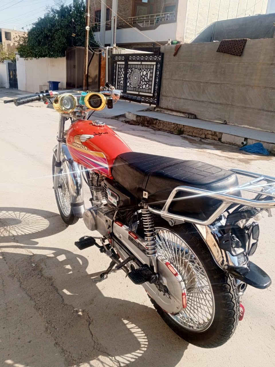 السلام عليكم ماطور للبيع روبر 5 كير موديل 17 شرط لا صرف ولا بخار 
مراوس هم يرهم 
رقم الهاتف: ***********
