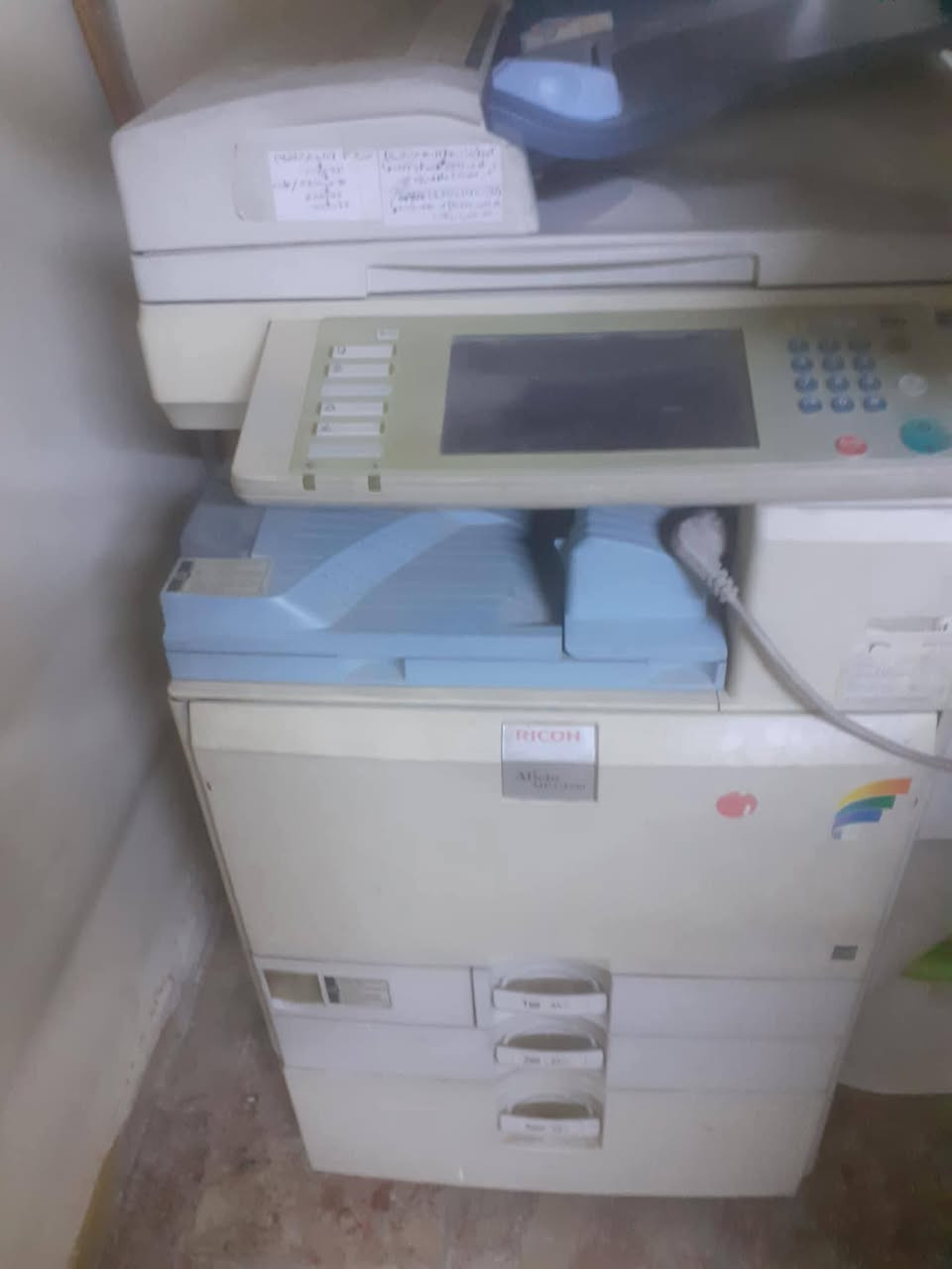 طابعة ريكو
طابعة ريكو ricoh aficio mp c4500 بيها عطل يطلع بالكود بالشاشة 
انطي سعرك واخذ 
***********
