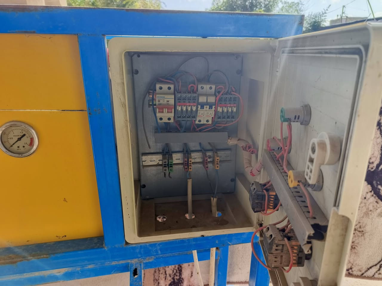 للبيع عنوان بغداد المحمودية السعر 250مع المجال الشراي يتصل ***********
