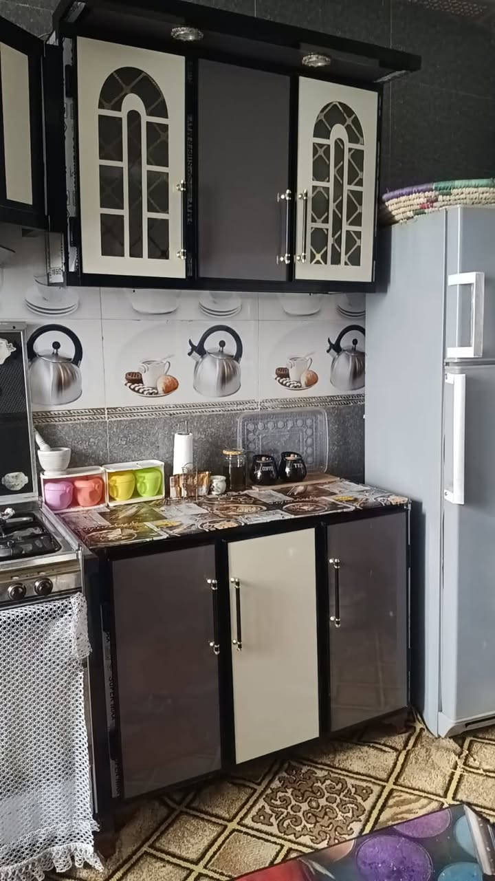 سلام عليكم كاونتر للبيع جديد مكان محاويل حي الاسري السعر خاص 850  تصال ***********
