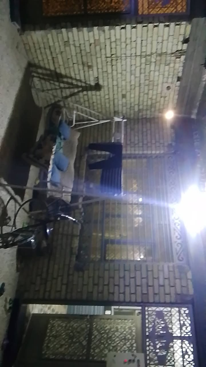 منزل للبيع زراعي
المساحة 200م واجهة 10
العنوان بغداد العبيدي شارع عشرين 
تفاصيل المنزل غرف نوم 4 من ضمنها سويت2 مطبخ حار +بارد 
الصالة مساحة 6 ونص 
مناور عدد 2
سطح عدد 2
 للاستفسار واتس اب 
+964 770 719 6620
***********
