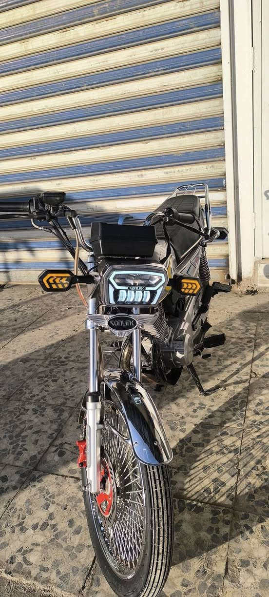 السلام عليكم لبيع تايكر
موديل 24 شهر 12 طالعه من الوكيل 

كفاله عامه محرك ما مفتوح ناعمه تراي وين ما تريد 

 اوراق خمسه كامله 

السعر 650 وبيهه مجال بسيط الخاص مفتوح 

رقم الهاتف *********** مكاني بابل الحمزه الغربي
