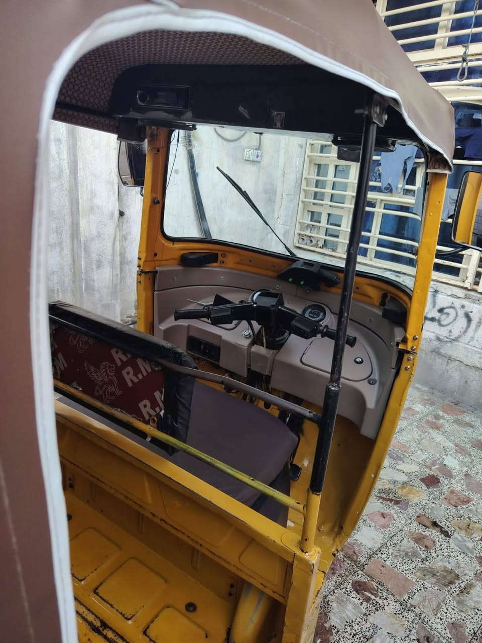 سلام عليكم ورحمة الله وبركاته
تكتك موديل 20 شهر 8 مكينه وكسن خير من الله
كهربايات كلهه شغاله بسمي شرط تحويل
هزه جديده مكان عبيدي ***********
