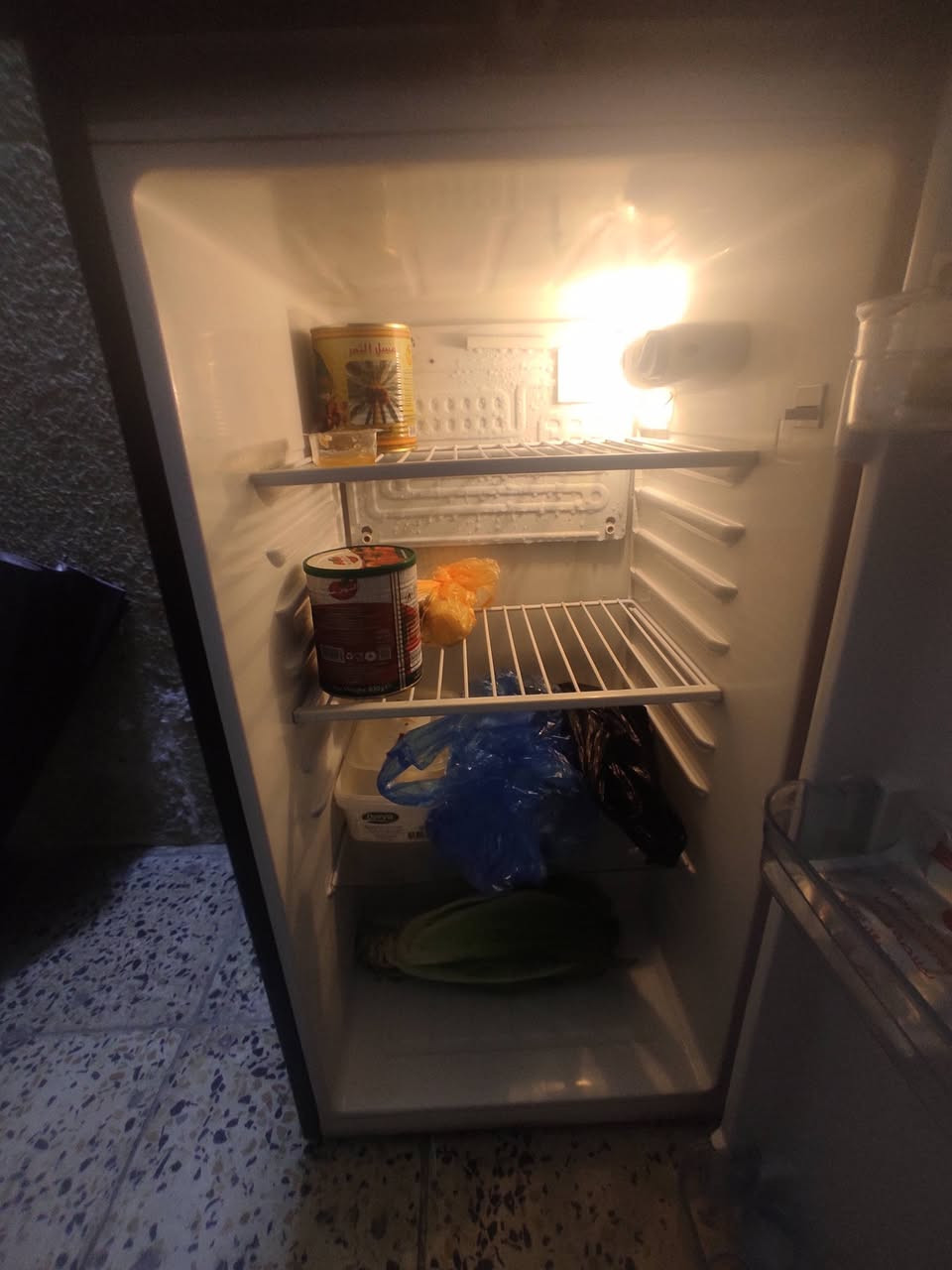 ثلاجةجديدة للبيع السعر 80 قفل
***********
