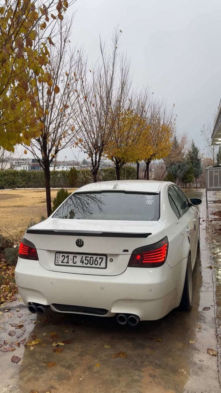 Bmw E60 530i nozl kurt 2010 full full muasafat naw sur kushn 12 7araka 5 parda slaid datasho kushn garm w zor muasafaty tr 150,000km haqiqi roshtua clean title be boyax da3mi bo da3mi ba shart yak keshay tyania w boyaxi hich nia 0771 989 2797
