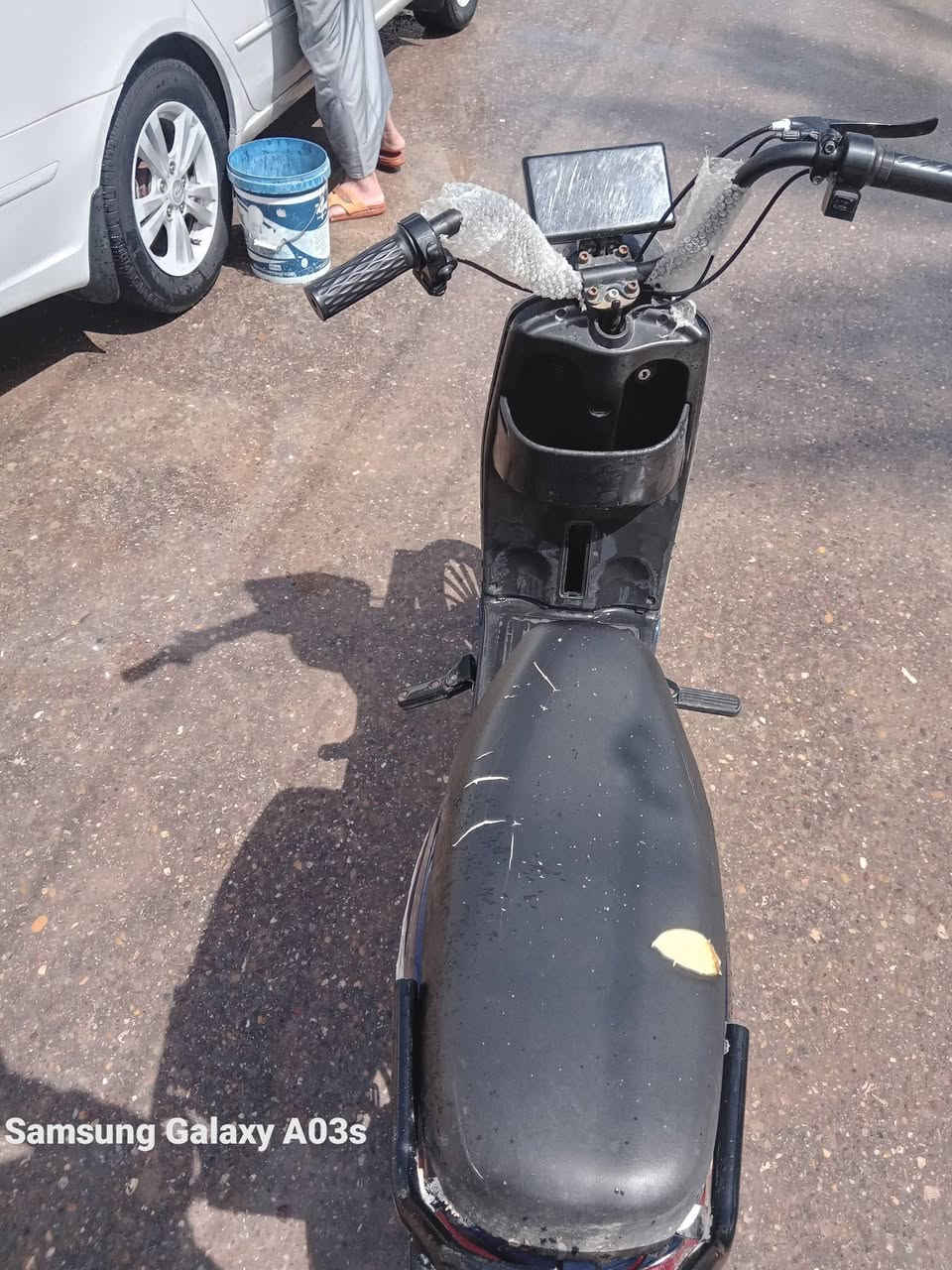 السلام عليكم  موطور شحن حجم 20 الموطور جاهز مابي اي نقص فقط بريك ورة مابي اشاير يمنة يسرة ليت عالي نشرة نهارية ليلية بطارية ليثيوم تمشيك من 20  ال 30 كيلو العنوان الضلوعية قرب قاعت حمد السعر 250 وبي مجال الرقم ***********
