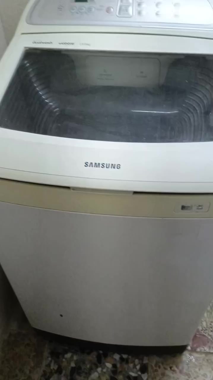 ثلاجه نضيفه ونضافته 90بل100سعر 200وبيه مجال وغساله اوغساله اوتماتيك 15كيلو سعر 150المكان بغداد الامين الثانيه ***********فقط وساب ***********
