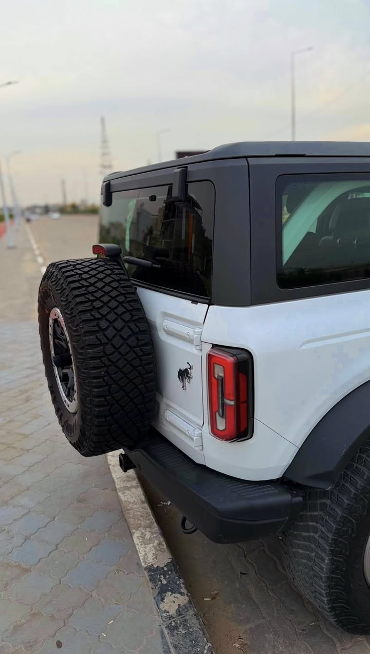 للبيع  Ford Bronco 2022
خليجي كفالة عامة فول مواصفات ضمان شركة الكاصد الوكيل لشركة فورد
رقم أربيل الجديد وبأسمي فحص وهزة كله جاهز 
محرك V6 سعة 2.7 لتر تيربو
قوة هائلة تصل إلى 330 حصان
سقف متحرك بالكامل لعشاق المغامرة
مواصفات فول
نظام دفع رباعي 4x4 مجهز للطرق الجبلية والصحراوية.
عجلات 17 إنش مع إطارات مخصصة للطرق الوعرة.
مقصورة داخلية رحبة مع شاشة كبيره تدعم Apple CarPlay وAndroid Auto.
أنظمة أمان متقدمة: كاميرا 360
وضعيات قيادة متعددة تناسب جميع التضاريس.
سيارة مغامرات بامتياز، تجمع بين القوة – الراحة – التصميم العصري
العنوان / البصرة
للاستفسار 
***********
