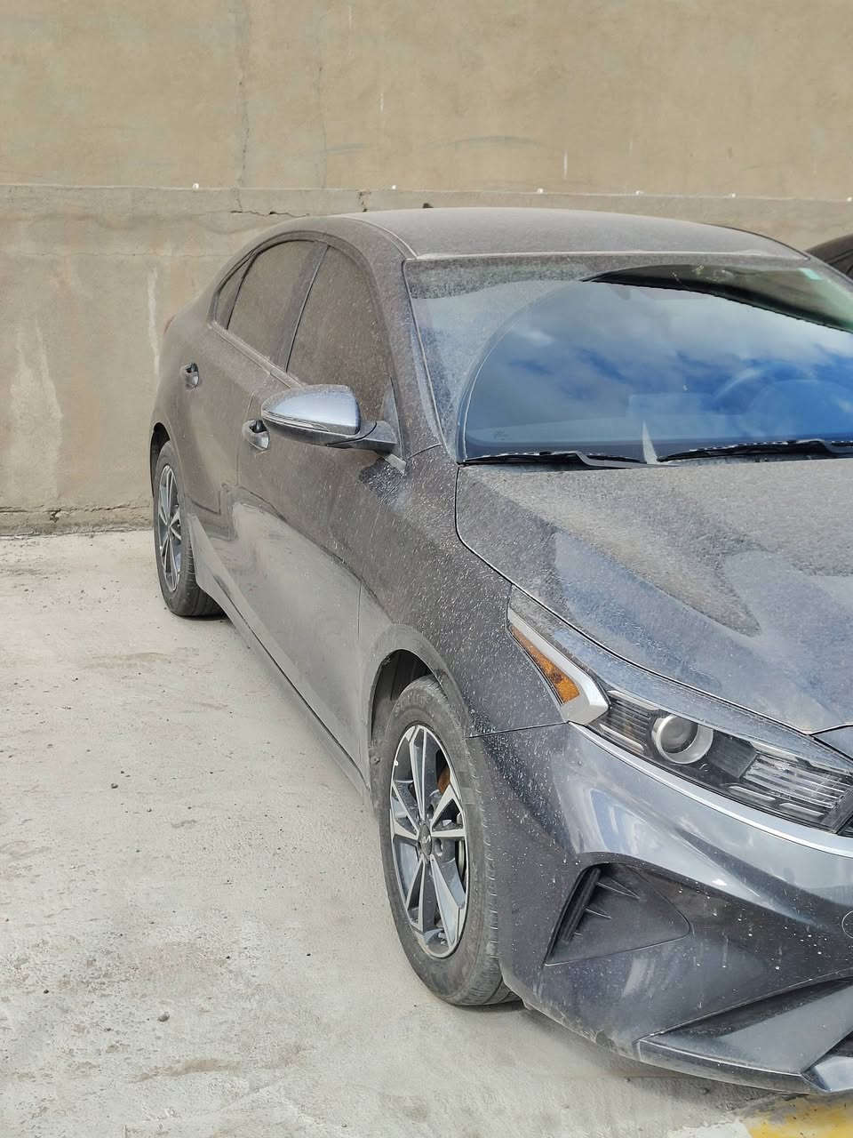 فورتي 24 ماشي 15
بيها بارد بين الباب والجاملغ بدون صبغ السياره 
مواصفات Lx نص فول كاتي تترقم شمالي 
مكان السيارة موصل 
***********
***********
