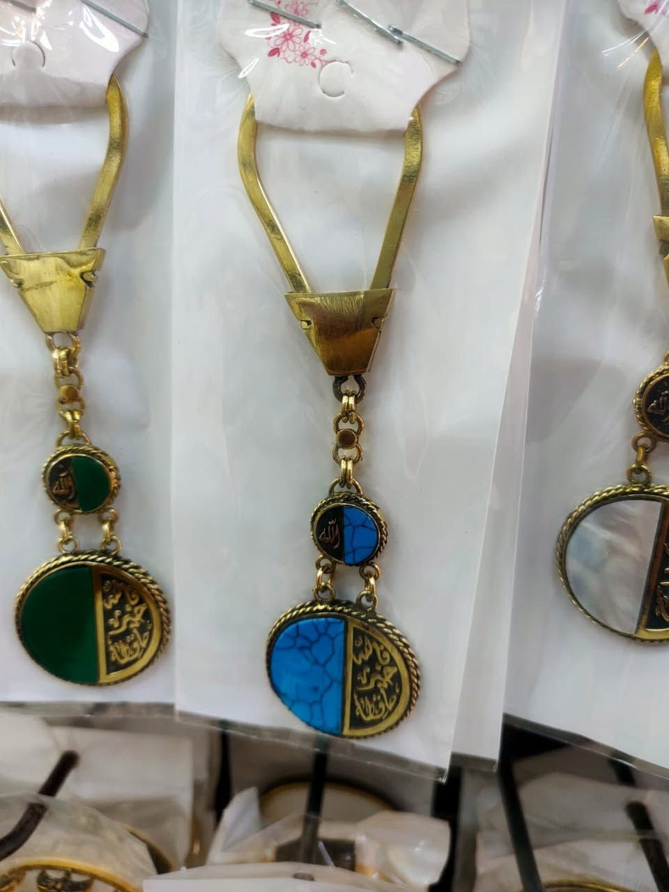 حبايب راح اوفر وجبة نحاس منها المشط وفوائد متنعد راح اكتبلكم جزء منها 
وايضا سيتات نحاس 
تحسين صحة فروة الرأس: يعرف النحاس بخصائصه المضادة للميكروبات، مما قد يساعد في تقليل مشاكل فروة الرأس مثل القشرة أو الحكة الناتجة عن الفطريات والبكتيريا. 4. تقوية بصيلات الشعر: النحاس معدن مهم في تكوين الكولاجين والإيلاستين، مما يجعله مفيدًا في تقوية جذور الشعر وتحسين مرونته.


**إذا كنت صاحب هذا الإعلان وتريد حذفه لأي سبب، رجاءا أرسل رسالة إلى الدعم الفني**