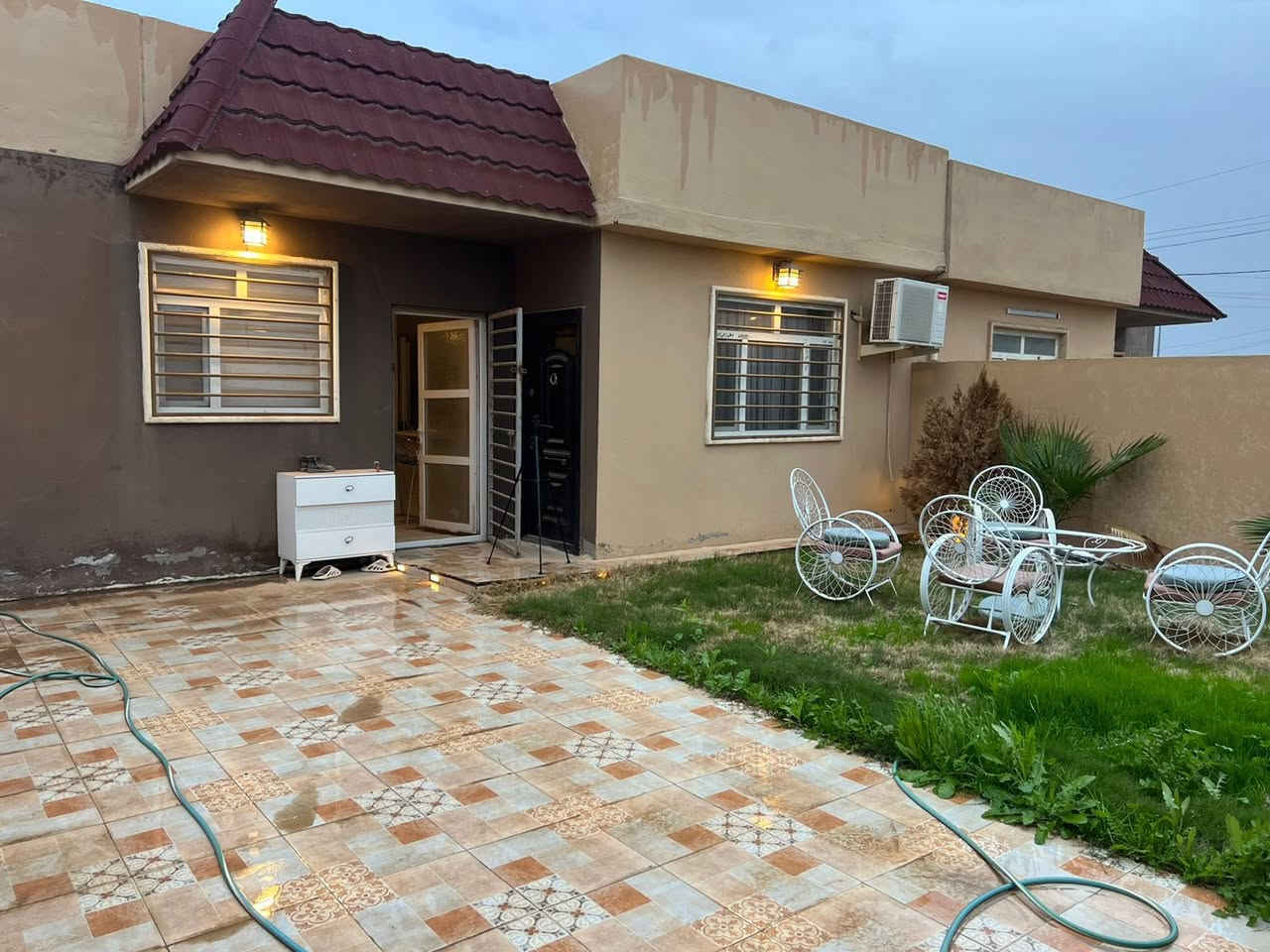 دار سكني للبيع مجمع دريم ستي
مساحة 200 متر طابق واحد مسدد كامل 

متكون من صاله استقبال مطبخ غرف نوم عدد2 حديقة كراج 

ملاحظة البيع مع الاثاث ونقد فقط 

السعر 100 وبي مجال 

للاستفسار اكثر ***********
