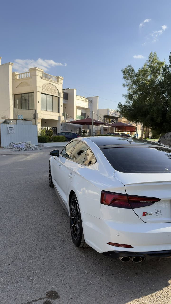 للبيع او مراوس اودي s5 quatro prestige اعلى مواصفات 
 موديل :٢٠١٩ 
السيارة ٤١٠ حصان معدلة شي بسيط بعمان 
الممشى :٦٩ الف كيلو 
وارد كندي كلين تايتل 
المحرك : ٦ سلندر تون باور تيربو 
السيارة داخل كله كاربون وشاموا 
فتحت سقف 
عداد دجتل 
داتا شو 
تحديد مسار 
قيادة ذاتيه 
كامرات وحساسات ٣٦٠ درجه 
تثبيت سرعه 
اكزوز سستم وكاله بلادي 
نقاط عمياء
دخول ذكي 
عدسات اماميه ورادارات 
انارة داخليه متغيرة الوان 
سيارة مسويلها صيانه عامه وصدر امامي وخلفي ودبلات كله جديد وتخم ويالة وتايرات جديد 
وباقي بيها هواي مواصفات
السعر :26 الف دولار وبيها مجال 
للاستفسار ***********
