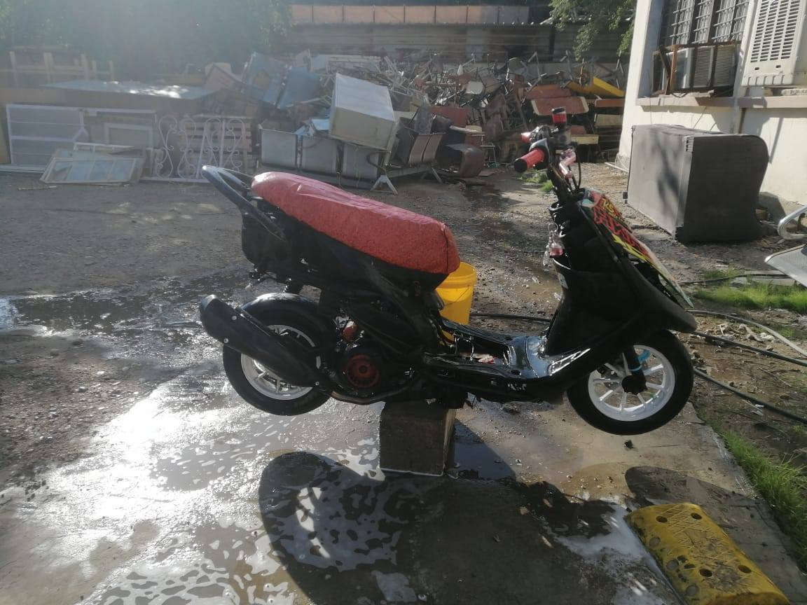 سلام عليكم ماكس عدله مال لعب  120دراجه شغاله بيه مكينه 55 أني ابيع كوم حديد شغاله لاتبخير ولا تنقيص  صالنصه رياضي درجه وين متريد توديك مكاني بغداد الحريه الرقم *********** سعر 250قفل السلف شغال بس الباتري كاعد
