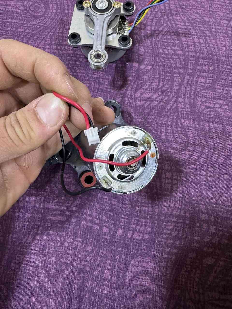 ماطورات ثنين شغالات وسريعات كلش هنة بل اصل مال اجهزة تدليك بس يشتغلن لغير استخدامات وبيهن قواعد تثبيت ليفيدنة يراسلني ومنختلف


**إذا كنت صاحب هذا الإعلان وتريد حذفه لأي سبب، رجاءا أرسل رسالة إلى الدعم الفني**