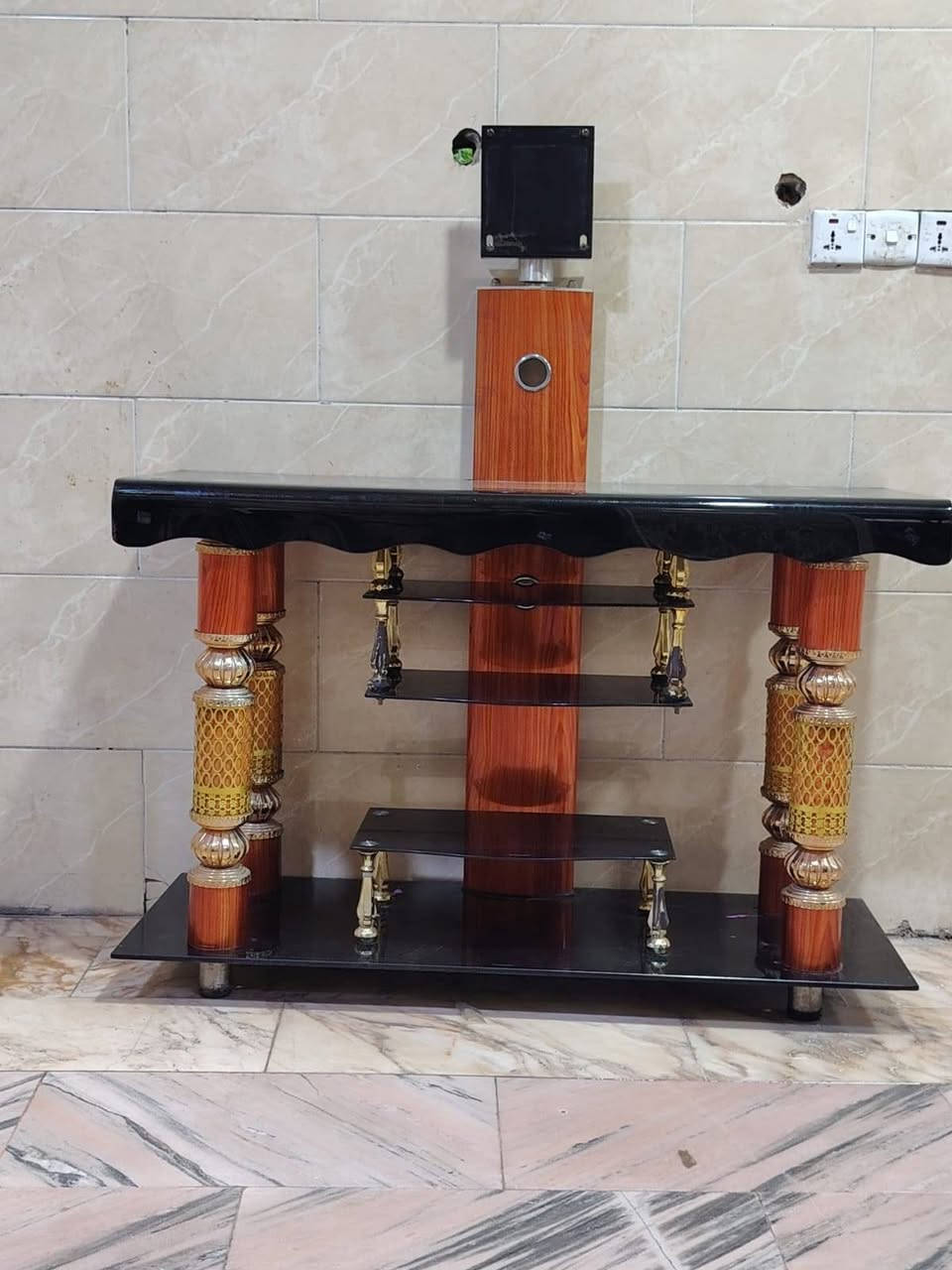 ميز شاشة البيع السعر 30 وبي مجال حك الجية ال مكان كربلاء حي العباس ***********.      وبي واتساب

