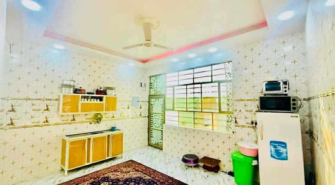 🏡 دار للبيع – النجف / مجمع بيتي الثاني
📐 مساحة: 200م
📜 طابو سند حر – طابق واحد

🔸 المحتويات:
• غرفتين 🛏️
• صالة 🛋️
• مطبخ 🍽️
• استقبال 👥
• صحيات عدد 2 🚿
• شغل مال جناي ✔️

💰 السعر: 128 وبِيه مجال
***********
