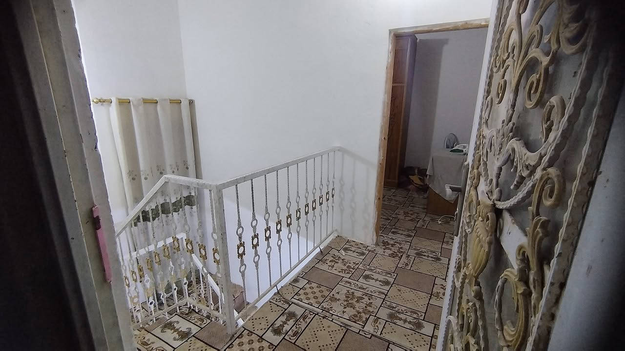 بيت 50 متر طابو زراعي مرقم مشمول بالتطويب والخدمات السهيليه خلف الاقسام الداخلية ثاني فرع منطقة مرتبه اساس وسقف كونكريت نظيف جدا كامل غرفتين ومطبخ واستقبال سعر 33 مليون ***********
