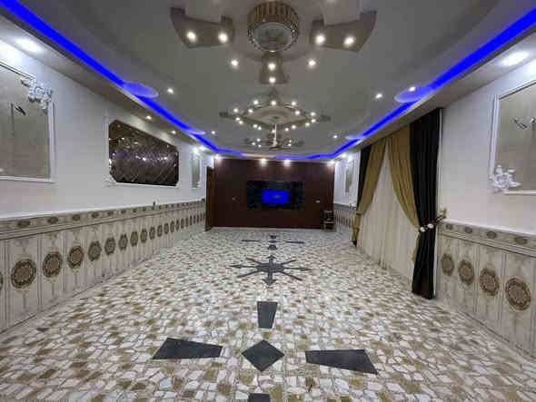 سلام عليكم يعلن مكتب حميد للاستثمار العقاري بيت للبيع مساحه 900 متر يحتوي على 3 غرف نوم صاله ومطبخ وخدمات وحولي طابو زراعي سند 25 منطقه الدوانم قرب الشرطة الخامسه ركن على شارعين السعر مناسب جدا لاستفسار اتصل على الرقم *********** ابو دموع
