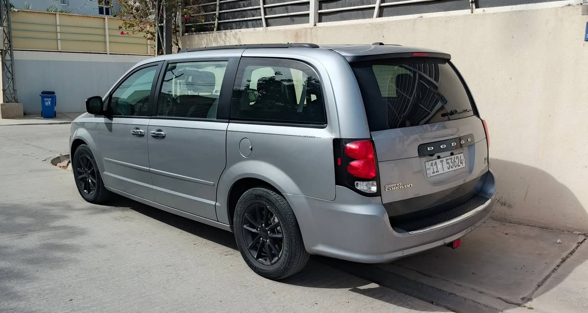 السلام عليكم دوج كرفان أكراند جديدة بمعنى الكلمة جداً نظيفة لون مميز وأحلى من الصور موديل 2016 شبه أكلين فقط قبق الجنطة بدون دواخل بدون أيرباك فول كهرباء بيبان وقبق الجنطة شاشة وسطية تبريد ثلج صور الحادث والسونار أسفل الصور السعر ١٨٥ وبيها مجال قليل للأستفسار أكثر ***********
