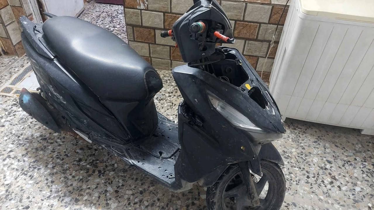 السلام عليكم د
Honda Grazia 2021 
هوندا فريزا موديل 2021 للبيع 
شادلها مكينه جديده مال حاويه زيرو الدراجه شغاله ما بيها اي نقص بيها نقص بالكفرات الاماميه فقط شرط سلفه هندر كهربائيات شغاله كلها
سعر  :  350  الف
للتواصل او الاستفسار عبر الواتساب فقط :
*********** بغداد, العراق
