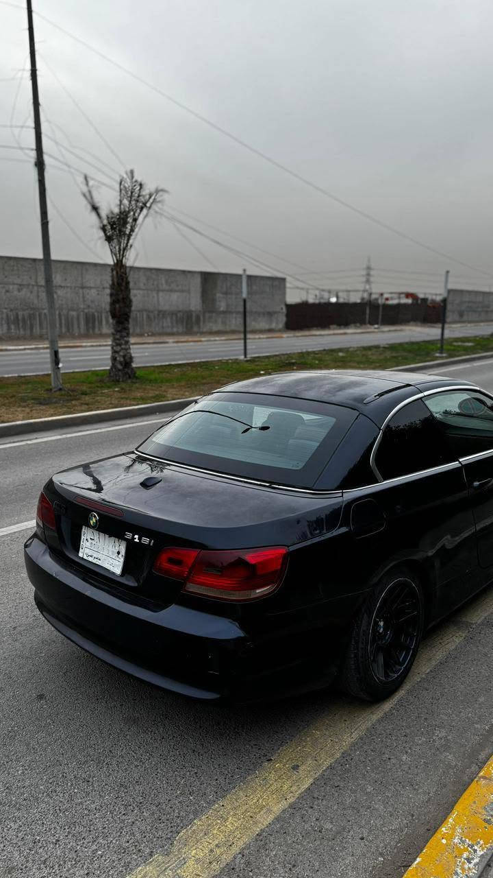 BMW e93
موديل 2008 
مكينه n52 b30 
ويل 17 تخم تاير جديد 
صدر كله جديد 
تبريد شغال وثلج 
موصفات السياره 
دخول ذكي 
بلي ستيشن وشاشات تجاوي بلادي 
دي في دي وسستم صوت لوجك سفن بلادي 
مري شفط تفتيح وتقفيل 
شاشه جبيره وسيدي طابقين وماوس 
كشن هيتر وكهرباء 
جنطه شفط كهرباء
سياره وارد امريكي 4 قطع صبغ فقط 
ضربتها جاملغ امامي 
سياره حلوه ومرتبه وكلشي شغال بيها ومكفول 
مكان سياره بغداد 
السعر 115 بيها مجال 
***********

