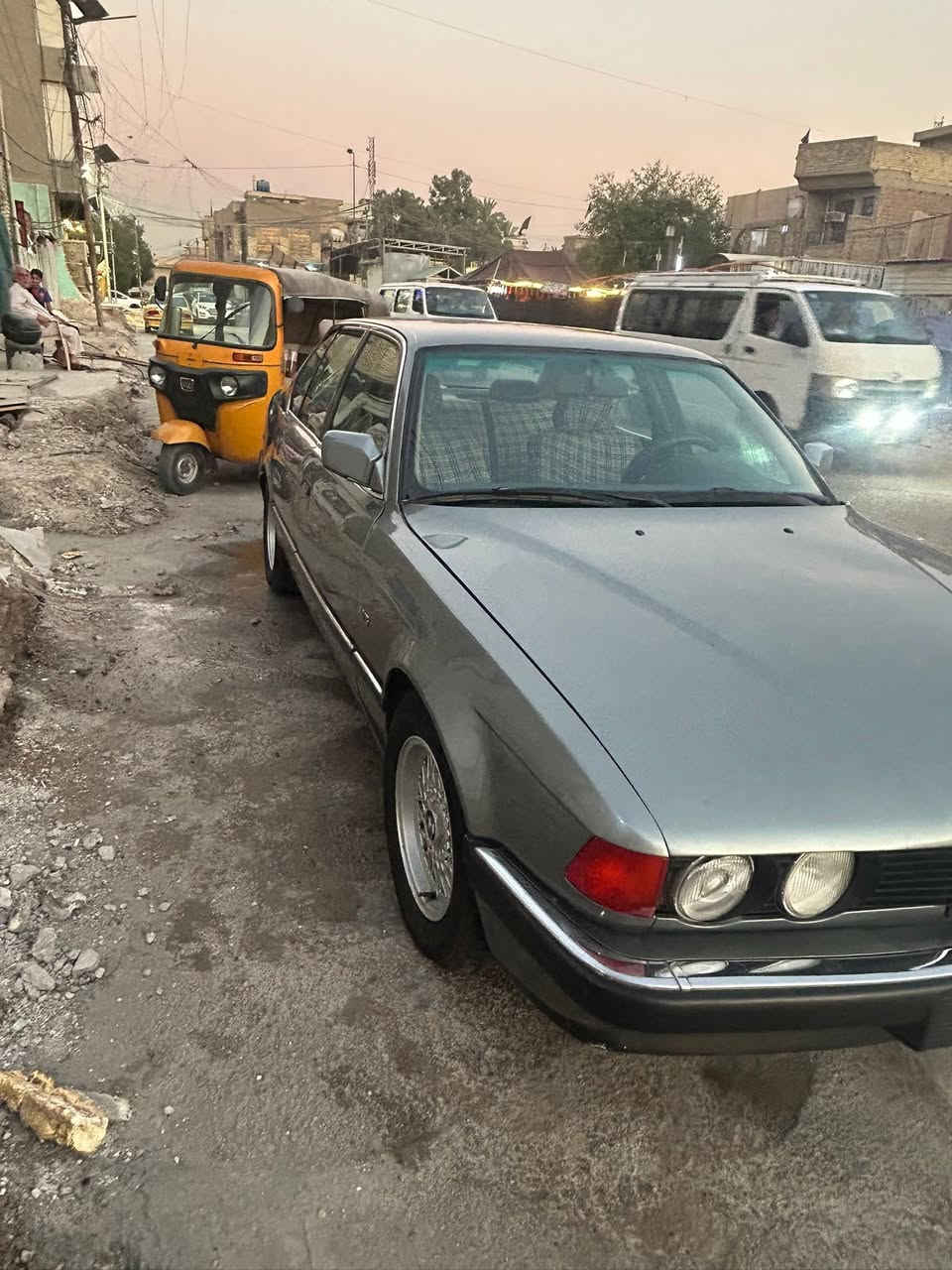 السلام عليكم BMW 735
سيارة نصبتها حلوة مثل ما تشوفون 
كير مكينه بلاديه 
تخم تاير جديد 
مصبوغه جمالية 
السعر 40 ورقة 
مكاني بغداد 
رقمي ***********
